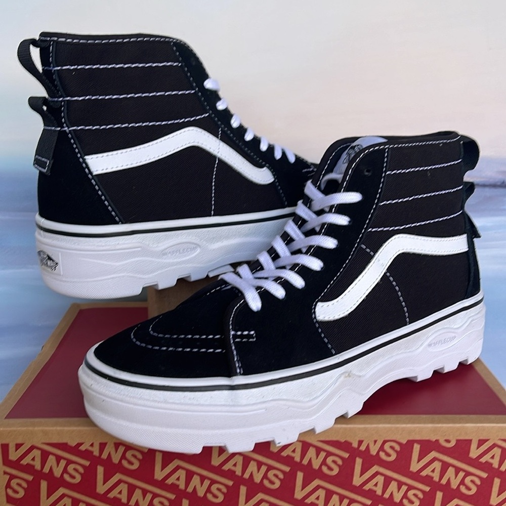 Vans Men’s Sentry Sk8-Hi
Black/White
VN0A5KY5BA2
Sneakers - Picture 3 of 16